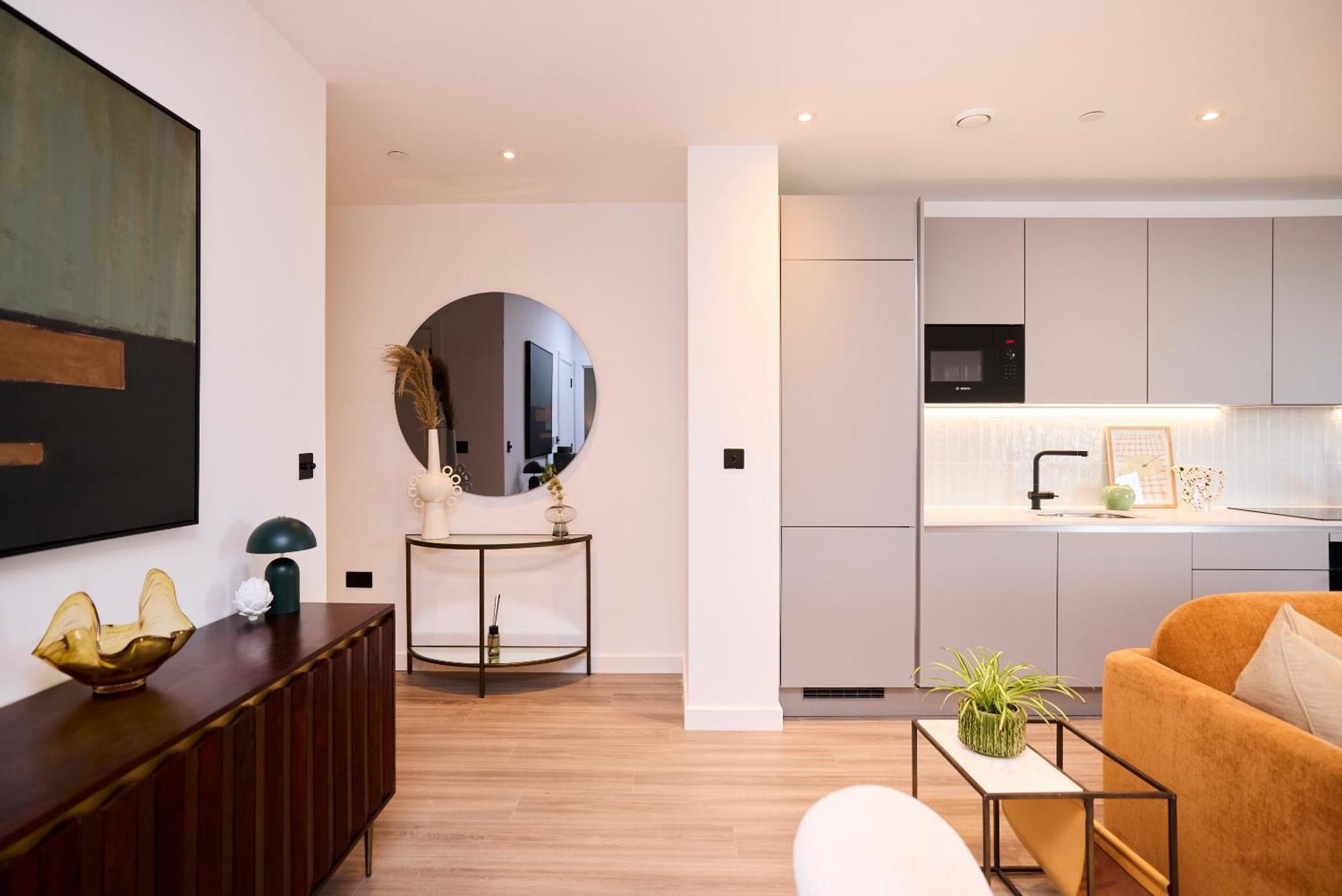 The Tottenham Classic - Charming 2bdr Flat With Balcony Apartment *
