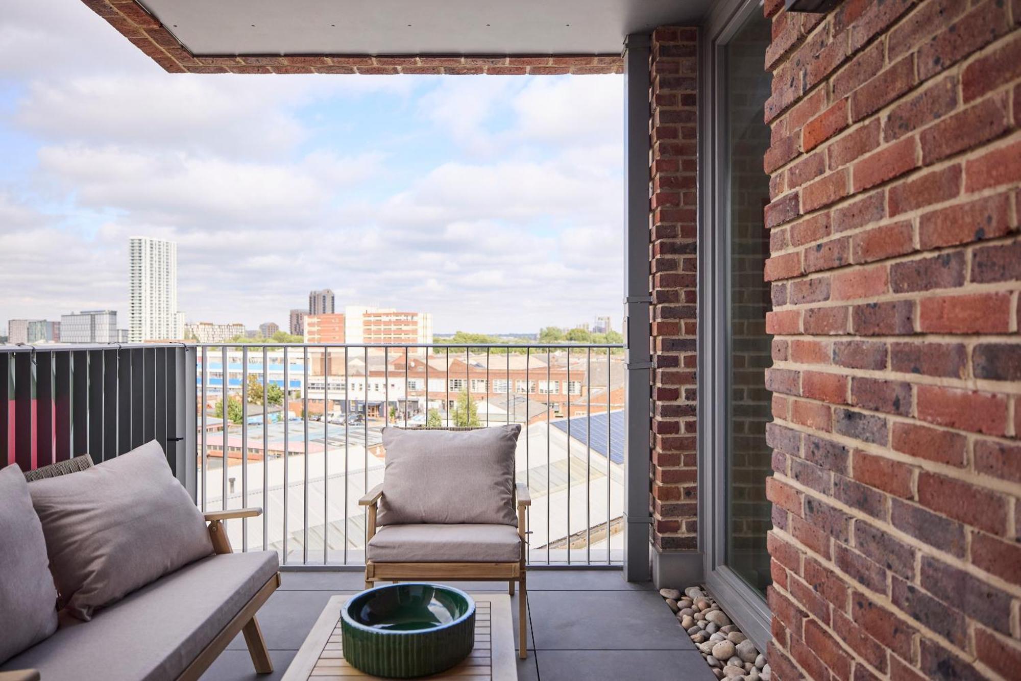 The Tottenham Classic - Charming 2bdr Flat With Balcony * London