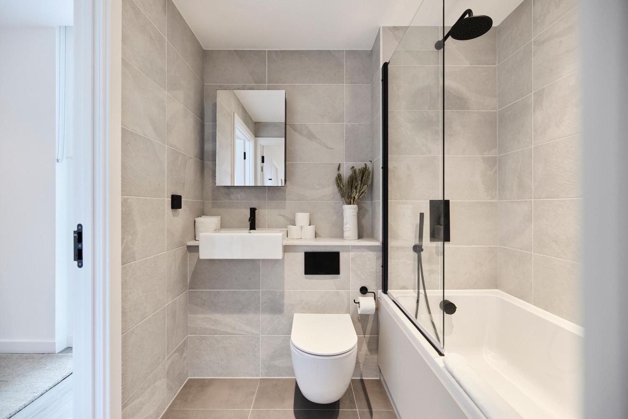 The Tottenham Classic - Charming 2bdr Flat With Balcony Apartment